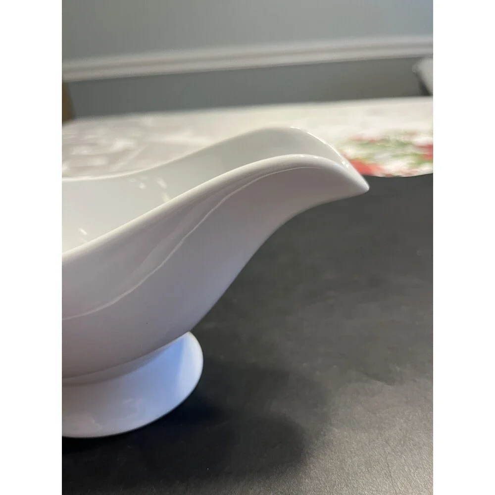 Williams Sonoma Ceramic White Sauce Gravy Boat